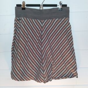 Lole diagonal striped grey skirt with coral & white stripes with visible stitch